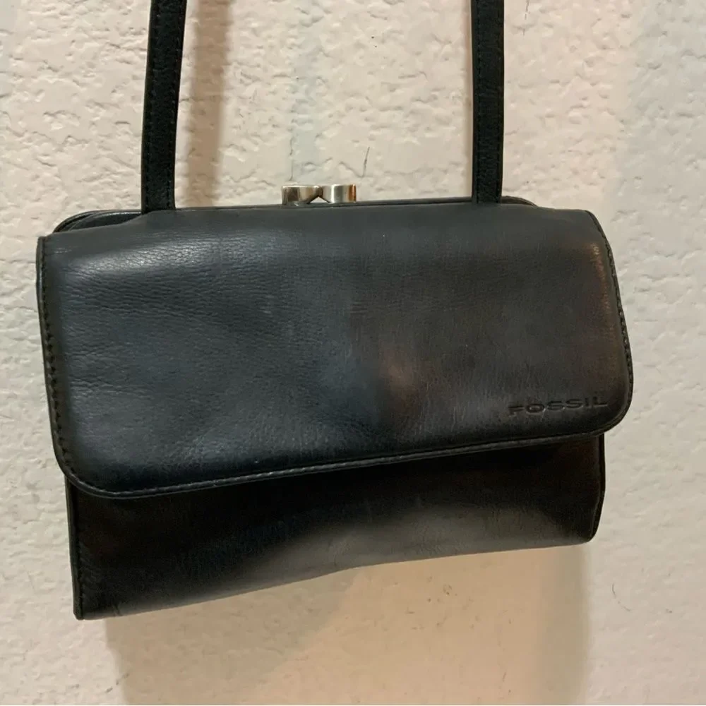 FOSSIL Black Leather CROSSBODY Kiss Lock Snap  Zip ORGANIZER HANDBAG 8x6x2 in